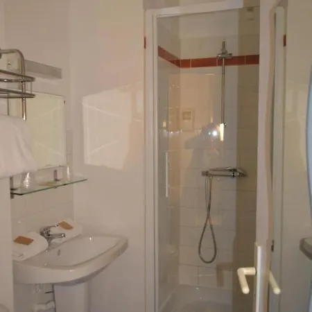 호텔 Le Britannic - Centre Gare- 2*