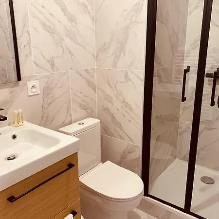 Otel Le Britannic - Centre Gare-